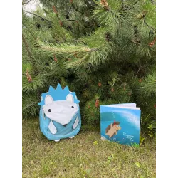 Kinderrucksack und Buch "The Hedgehog and the Sea"